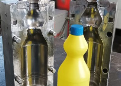 Proyecto UDITEC- Yerry: matrices para botellas de lavandina de 1 litro